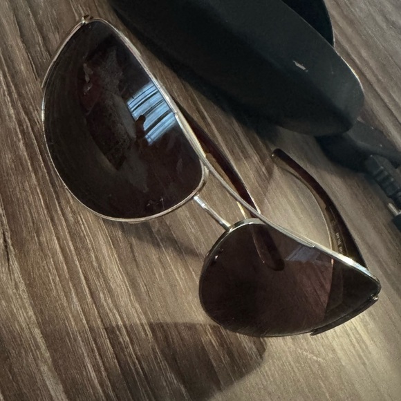 Men’s Prada sunglasses- missed one nose pad (replaceable) - Picture 1 of 8